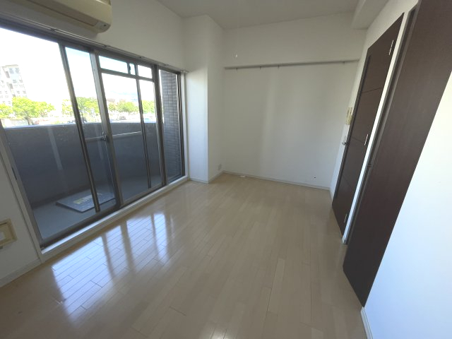 居室・リビング　明るくキレイなお部屋です