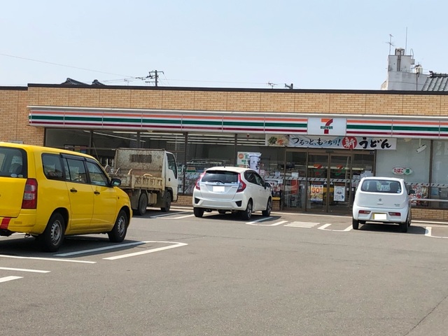 コンビニ　セブンイレブン燕中央通店（コンビニ）まで1117m