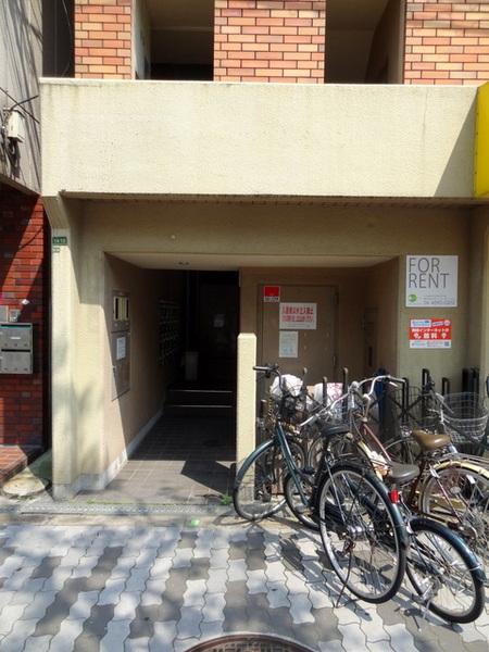 駐車場　★建物入口です★