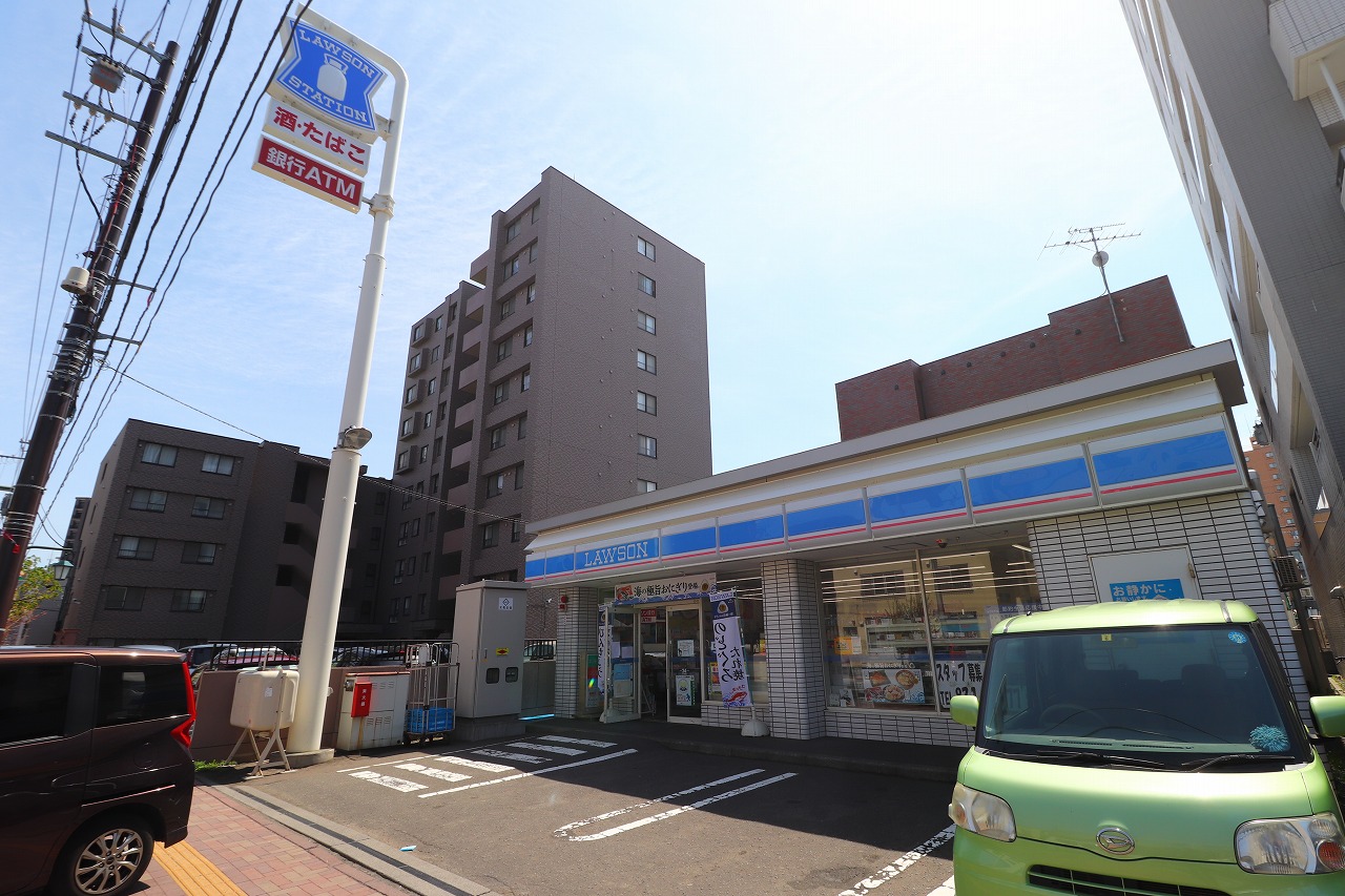 コンビニ　ローソン札幌美園8条店（コンビニ）まで121m