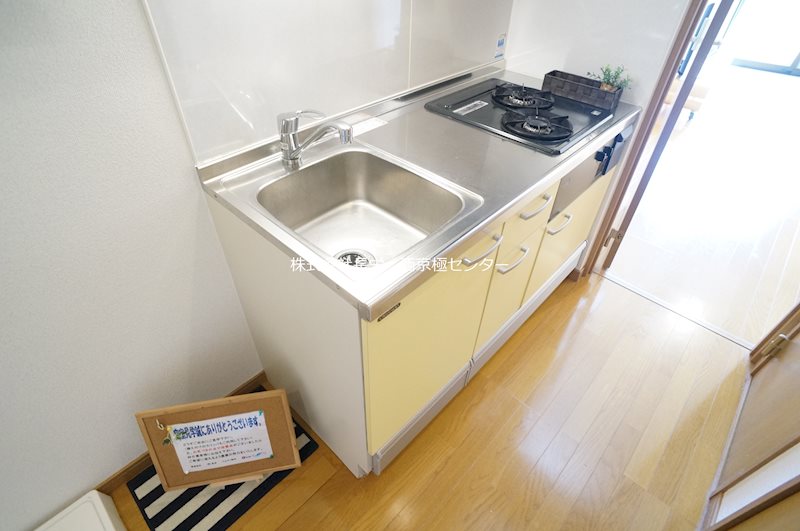 キッチン　※同タイプ203号室の写真です★（実際のお部屋とは異なります