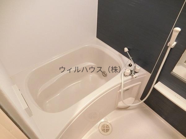 バス・シャワールーム　浴室乾燥機、追い焚き機能付きバス！