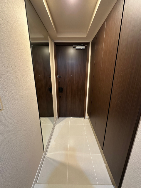 玄関　玄関広々・収納豊富