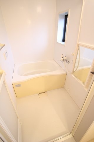 バス・シャワールーム　退去前のため、別部屋のお写真です。