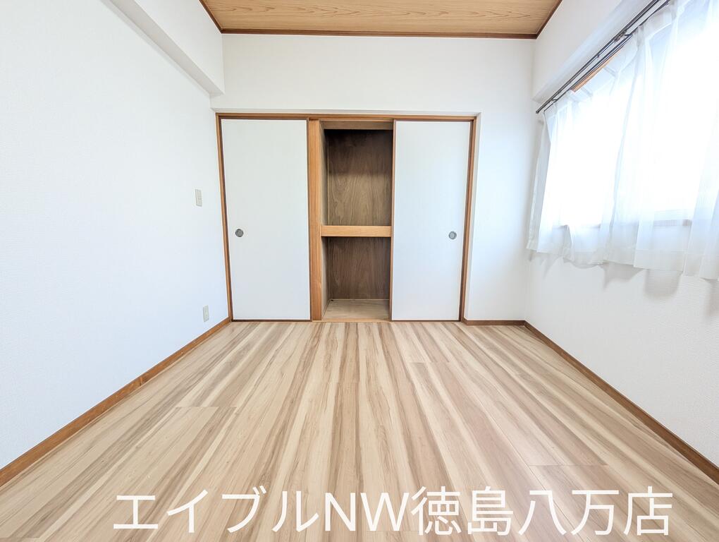 ＪＲ牟岐線 二軒屋駅 徒歩10分 5階建 築30年の内装写真