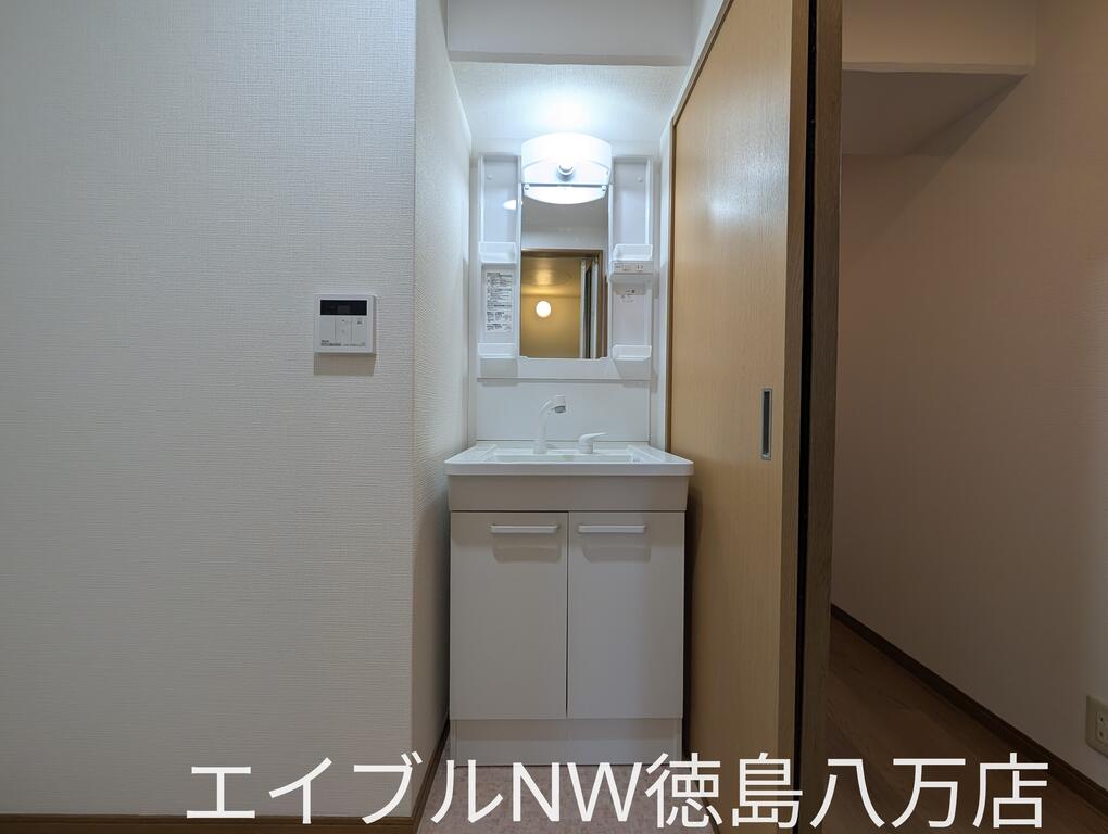 ＪＲ牟岐線 二軒屋駅 徒歩10分 5階建 築30年の内装写真