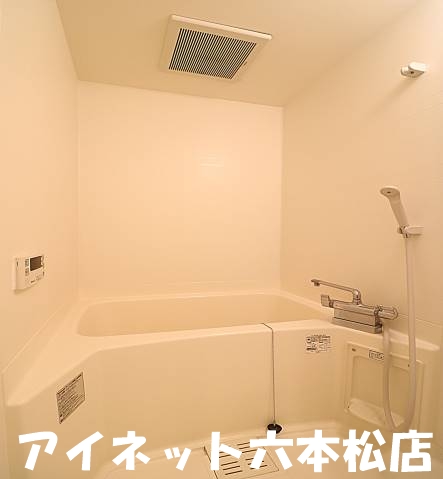 バス・シャワールーム　一日の疲れを癒しましょう。
