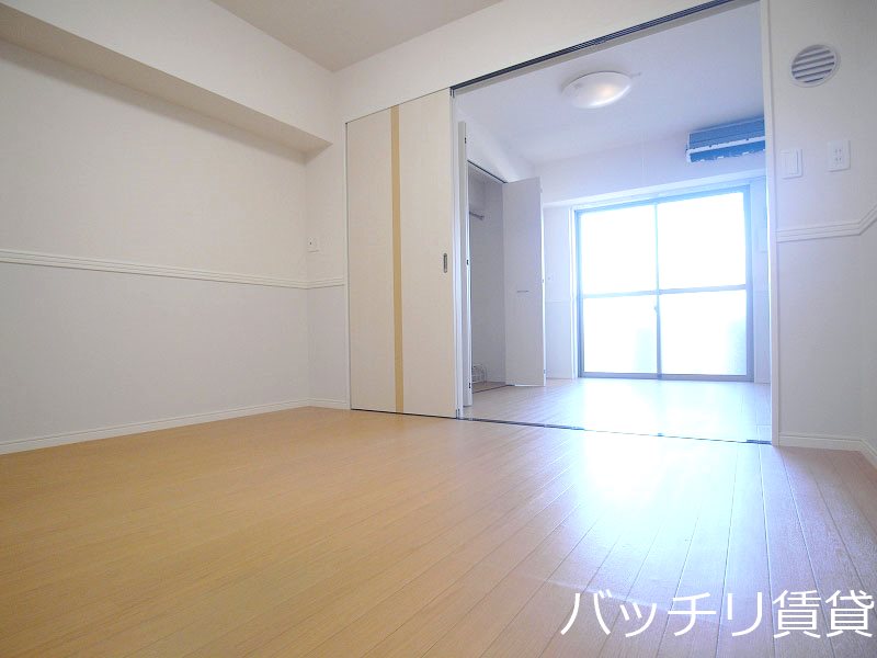 居室・リビング　＊画像は別部屋の為、現状を優先致します