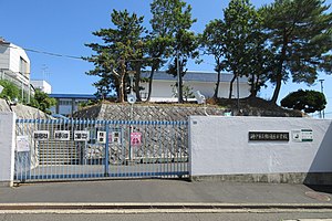 小学校　神戸市立鈴蘭台小学校（小学校）まで2012m