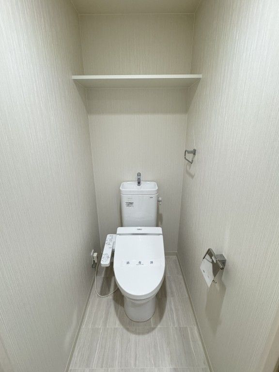 地下鉄御堂筋線 中津駅 徒歩4分 9階建 築12年のトイレ写真