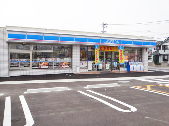 コンビニ　ローソン松阪垣鼻町店（コンビニ）まで304m