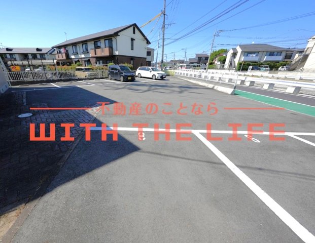 駐車場　車をお持ちの方に嬉しい駐車場付きの物件です