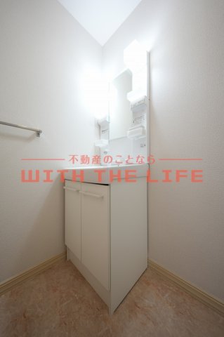 洗面設備　独立洗面台あり、毎朝おしゃれに忙しい女性の方におすすめです