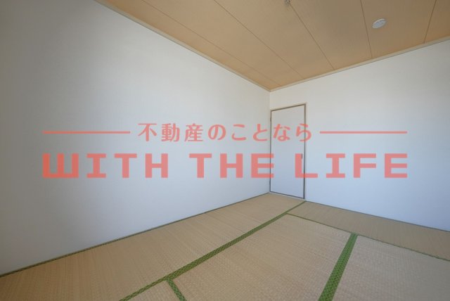 居室・リビング　畳の上でゆっくりとくつろげる和室です