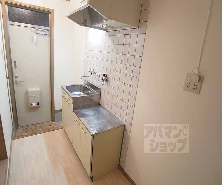 京福電鉄北野線 北野白梅町駅 徒歩18分 2階建 築33年のキッチン写真