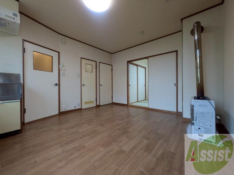 地下鉄南北線 北３４条駅 徒歩20分 3階建 築42年の居間写真