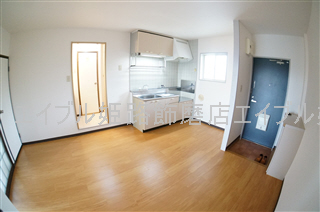 居室・リビング　写真は反転のお部屋です