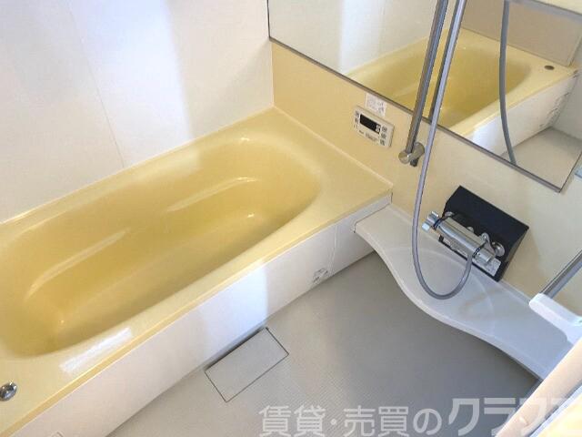 バス・シャワールーム　浴室乾燥機＆追焚機能付き広々バスルーム♪