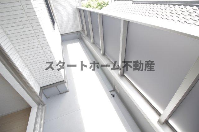 バルコニー　暖かな日差しのふりそそぐバルコニー