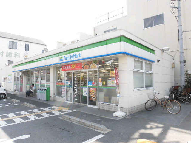 コンビニ　ファミリーマート今津中三丁目店（コンビニ）まで243m