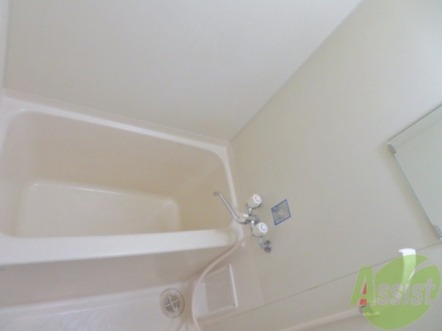 バス・シャワールーム　浴槽があるので、疲れた時はゆっくりと湯船につかりましょう。