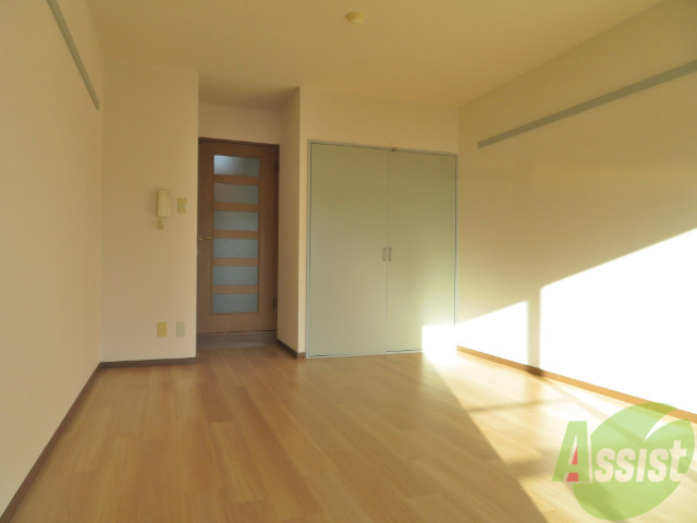 居室・リビング　明るい光が差し込む素敵なお部屋ですね～。