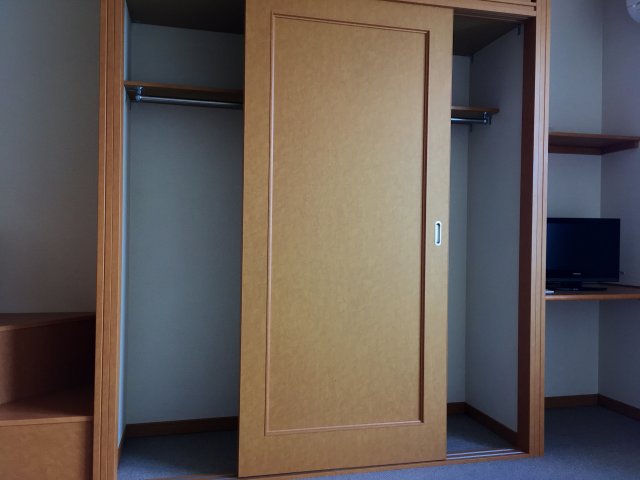 収納　ハンガーパイプあり