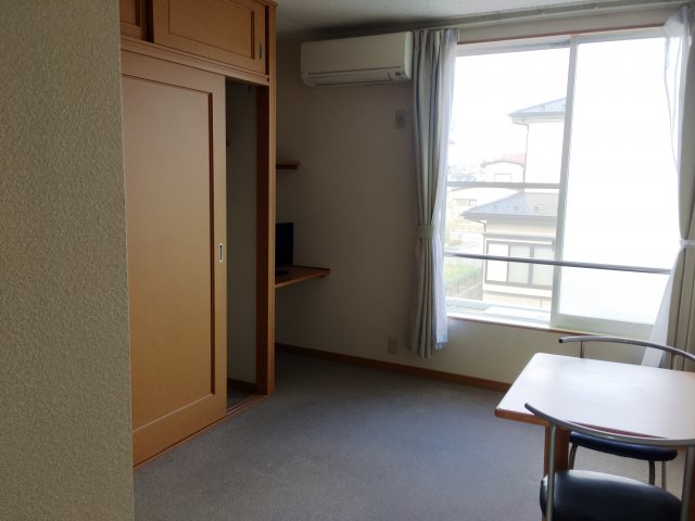 居室・リビング　家具／家電付きのお部屋です。