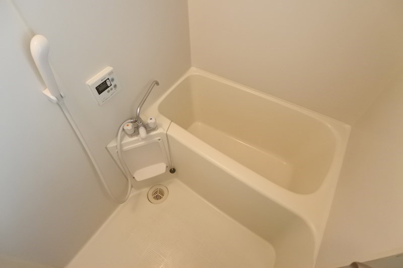 バス・シャワールーム　熱々風呂へどうぞ