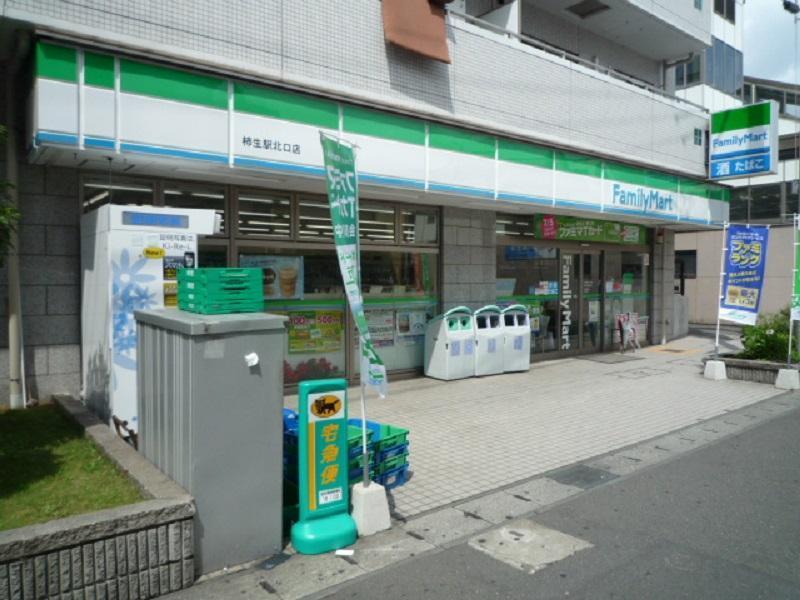 コンビニ　ファミリーマート柿生駅北口店（コンビニ）まで75m