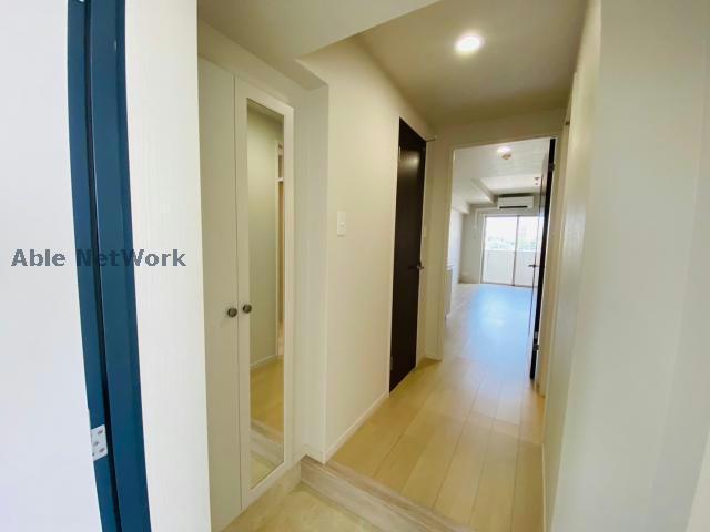 その他設備　姿見付きトールサイズの靴箱