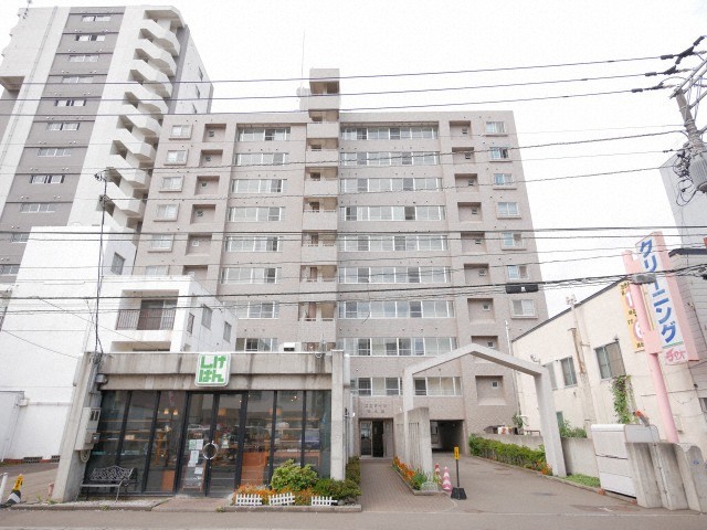 札幌市中央区南四条西のマンションの建物外観