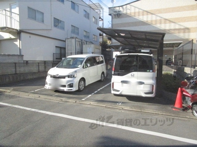 【京都市北区紫竹西栗栖町のアパートの駐車場】