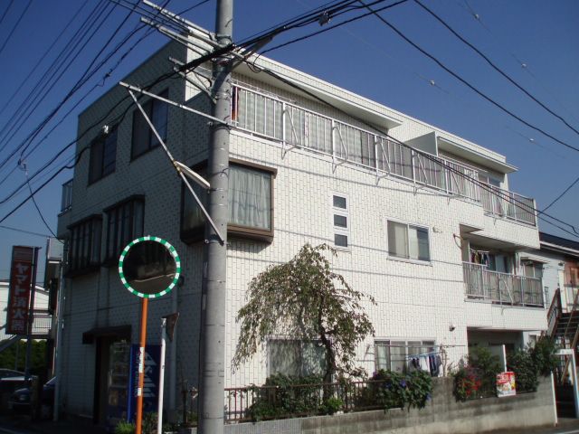 横浜市鶴見区梶山のマンションの建物外観