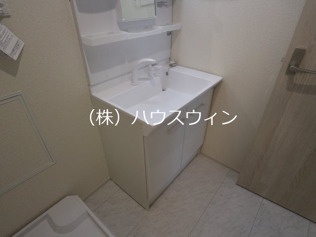 【吉川市中央のアパートの洗面設備】