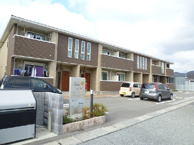 宍粟市山崎町下広瀬のアパートの建物外観