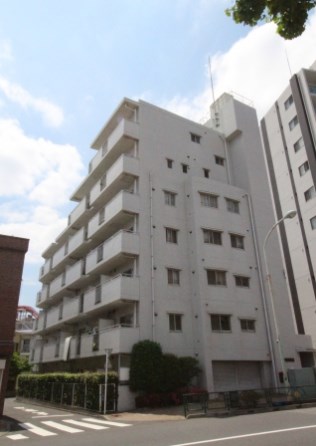 北区王子本町のマンションの建物外観