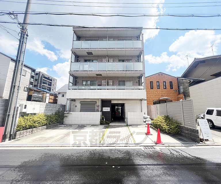 京都市中京区壬生神明町のマンションの建物外観