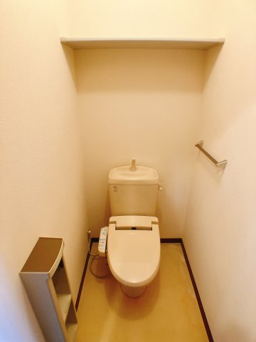 トイレ　もちろんウォシュレット付!!