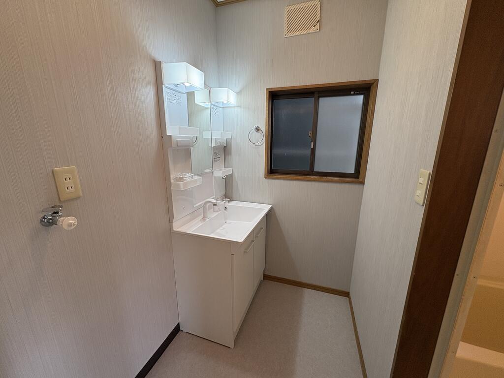 洗面設備　洗面台新品です