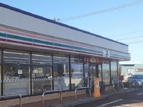 コンビニ　セブンイレブン魚津持光寺店（コンビニ）まで1000m