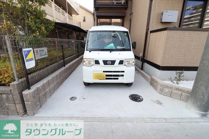 【エスクレアの駐車場】