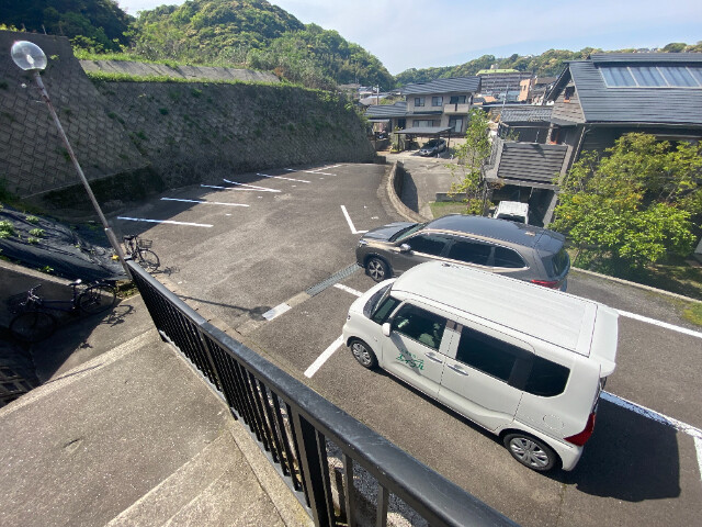 【セジュール山香の駐車場】