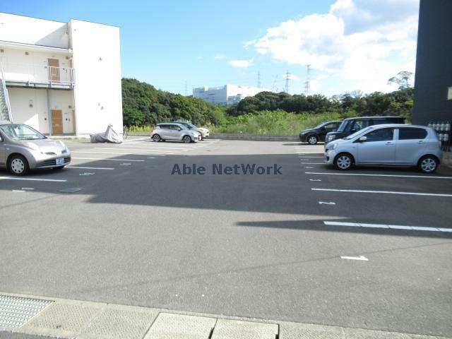 【諫早市貝津町のアパートの駐車場】