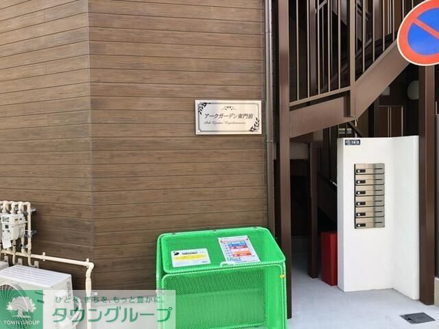 【川崎市川崎区東門前のアパートのエントランス】