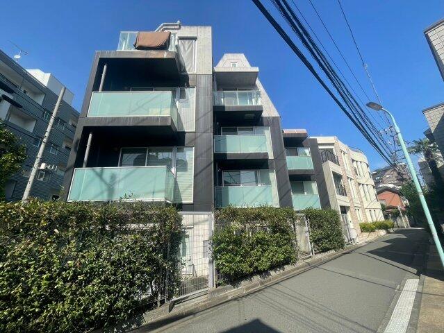 渋谷区上原のマンションの建物外観