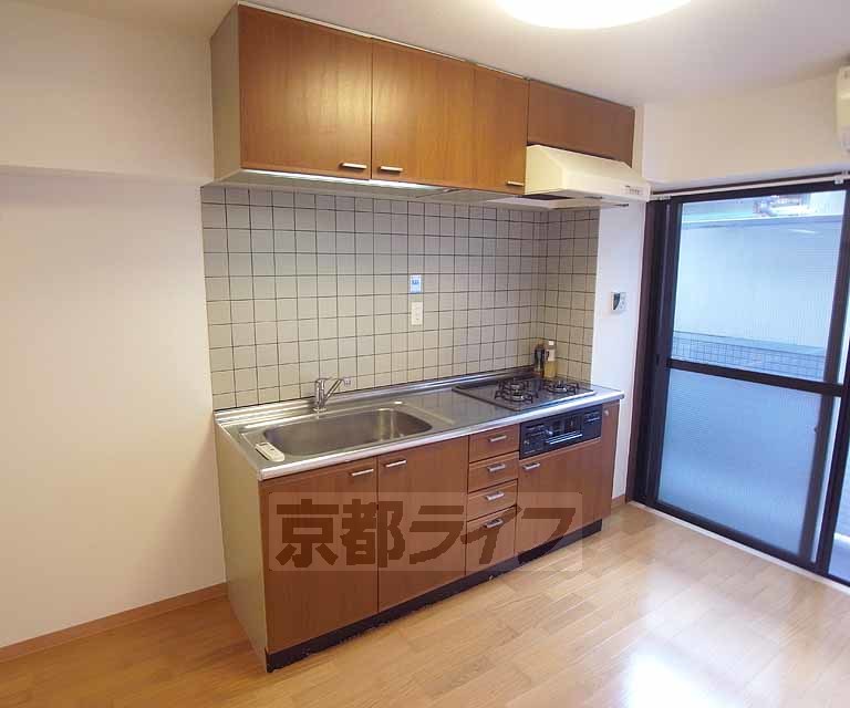 【京都市伏見区久我石原町のマンションのキッチン】