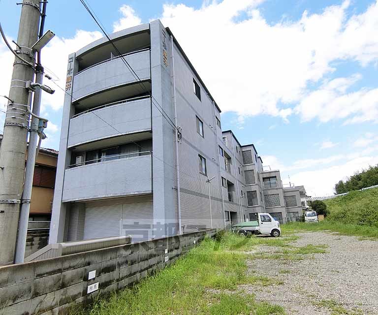 京都市伏見区久我石原町のマンションの建物外観