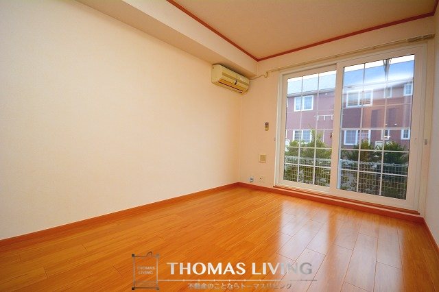 居室・リビング　2面採光で日当たり良好ですよ。