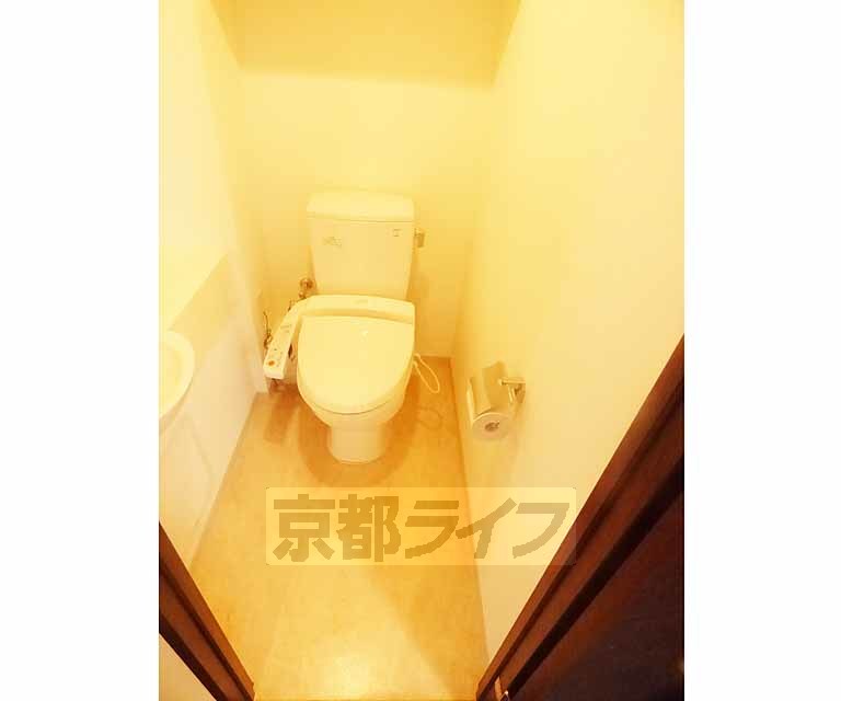 トイレ　ウォシュレットつき。